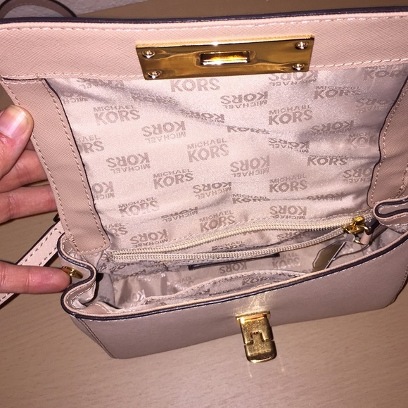 Brand new Michael Kors bag!! Tag still on! - Picture 5 of 5